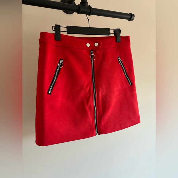 Like new mini suede skirt. Size M/L. Red. - Picture 1 of 4